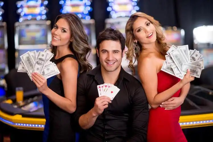 Bàn bài live casino với dealer thật đang phát trực tiếp tại keobongdatv
